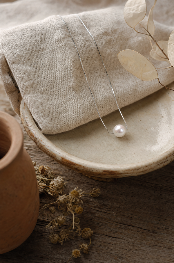 Short Pearl Clavicle Necklace — lifestyle